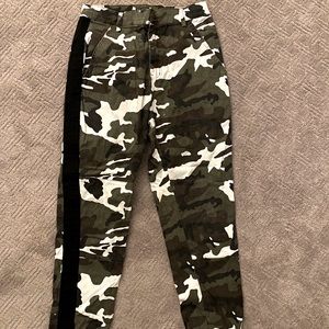 Camo jegging crop